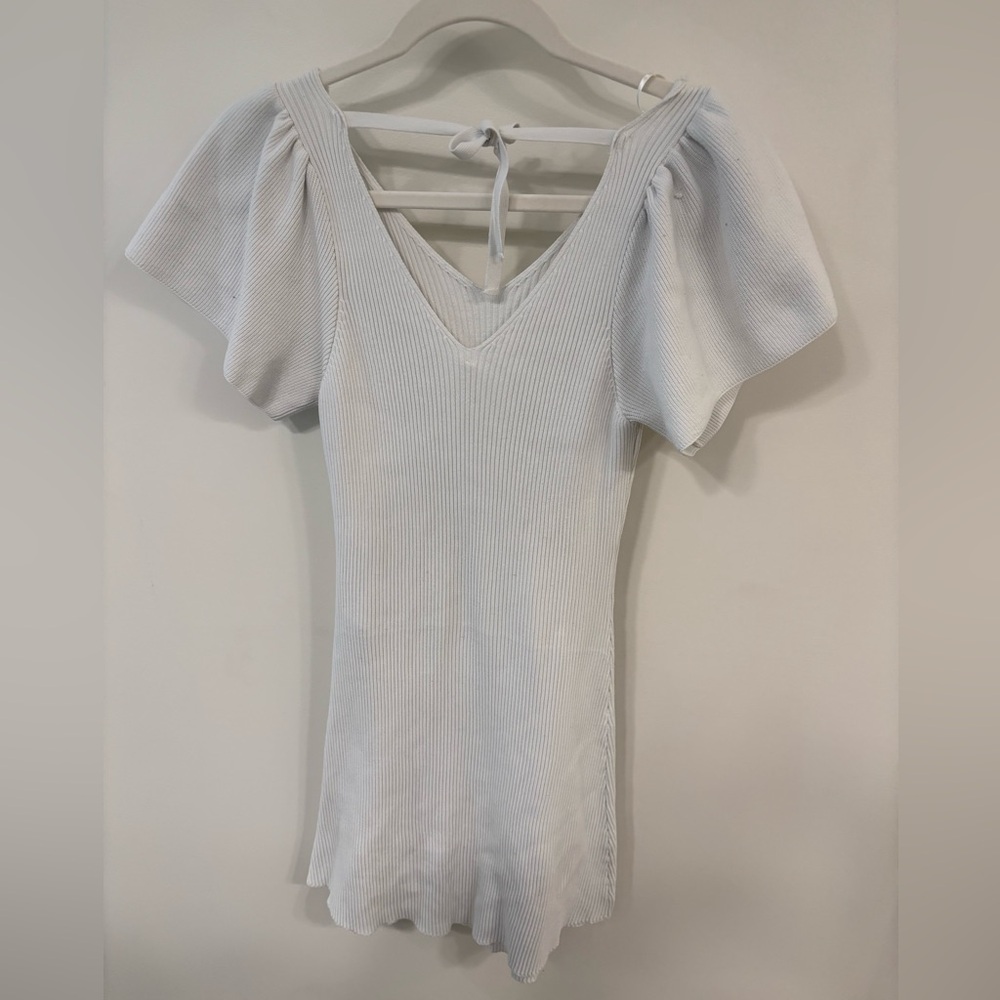 White oversized sleeved dress with tie in back, stretch material  size xs